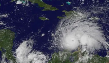 Evacuan personal de Guantánamo por el huracán Matthew