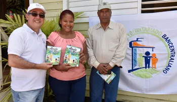 El Voluntariado Bancentraliano donó ejemplares del cuento Abuelo, llévame al río, para concienciar sobre la protección al río Ozama