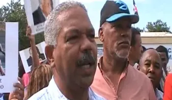 Protestan por cierre puertas Complejo Deportivo Mao ´97