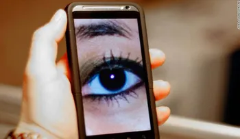 Mexicanos protegen más fotos de desnudos que cuenta bancaria