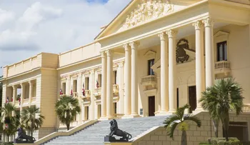 Presidente Luis Abinader instruye entregar Club de la Superintendencia de Seguros a la comunidad de Santo Domingo Oeste