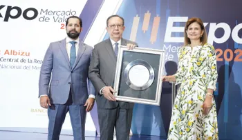 SIMV y CADOMCA reconocen al gobernador Valdez Albizu por el surgimiento y desarrollo del mercado de valores en RD