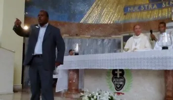 Religioso interrumpe misa por Día del Poder Judicial y crea situación inesperada 