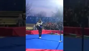 FUERTES IMAGENES: Serpiente mata a su entrenador durante acto