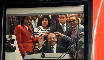 Medina condujo primer viaje de la Línea 2B del Metro
