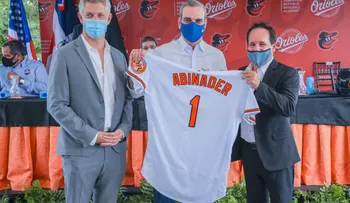 Presidente Abinader asiste a primer palazo para construcción de complejo deportivo de los Orioles de Baltimore