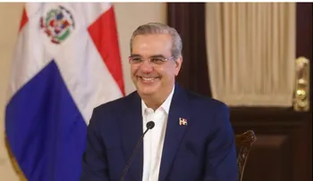 Luis Abinader dona parte de su salario a causas sociales