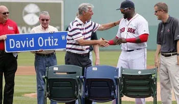 Rinden homenaje a David Ortiz; calle dentro de estadio llevará su nombre