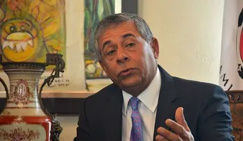 Decidirán hoy aprobación contrato en sala capitular ADN, a siete días traspaso de mando