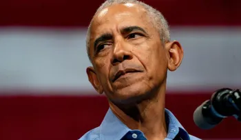 Obama critica veto de Trump a medios