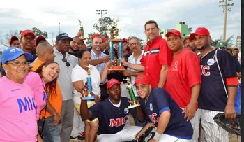 Ministerio de Industria y Comercio se corona campeón primer torneo gubernamental de softbolh