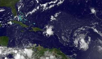Nueva alerta por tormenta Erika, que se acerca a tierra 