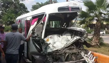 17 personas heridas por accidente entre autobús y camión 