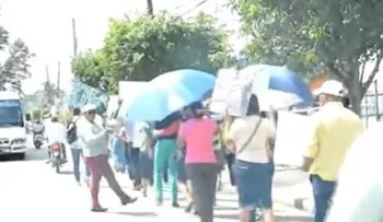 Productores protestan en Hato Mayor en demanda les devuelvan terrenos