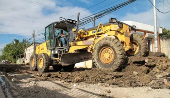 MOPC inicia trabajos de construcción de calles y contenes, y bacheo y asfaltado en distintos barrios de Villa Mella