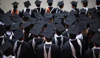¿Cuánto más ganan los latinos que acceden a educación superior en EE.UU.?