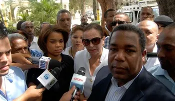 PRD llama a la unidad frente a tumba de Peña