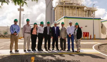 Embajador de Estados Unidos hace recorrido complejo energético AES Andres