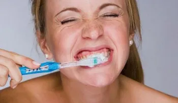 ¡Detente! Te estás lavando mal los dientes