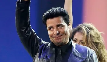 Chayanne lanza nuevo CD mientras convive con dolor 