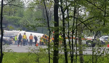 "Muchos heridos" tras accidente entre autobús escolar y camión de basura en NJ, EE.UU.