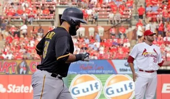 Toronto suma 11 triunfos en línea; Álvarez jonronea y Liriano gana