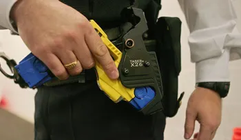 Policía de Chicago implementará el uso de pistolas de electrochoque a partir de 2016