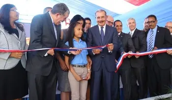 Danilo deja en funcionamiento centros educativos y sede Regional de Educación en Cotuí