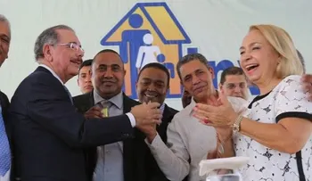 Entregan casas a 104 familias de Duvergé