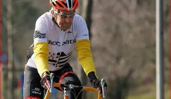 John Kerry se fractura pierna al caer de bicicleta