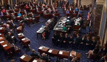 Plan republicano para derogar el Obamacare fracasa en una dramática votación en el Senado