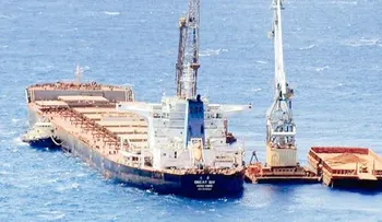Buque chino cargado de bauxita encalla en aguas de Pedernales, República Dominicana