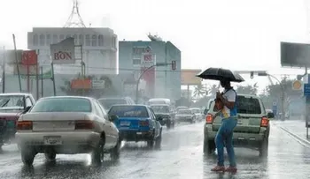 Vaguada y onda tropical provocarán aguaceros y tronadas este lunes