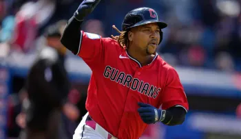Guardianes conquistan la Central de la Liga Americana y avanzan directo a la Serie Divisional