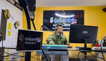 Ejército de Colombia habilita emisoras y WhatsApp para localizar desaparecidos tras el terremoto de 7,4