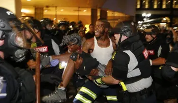 Un muerto durante la segunda noche de disturbios en Charlotte