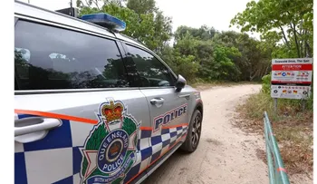 Policía australiana busca al autor de tiroteo que mató a dos agentes.