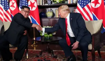 Lo que dice el apretón de manos de Kim y Trump, según los expertos