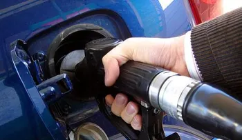 Rebajan RD$14.20 y RD$13.30 a las gasolinas
