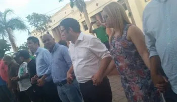 Por quinta ocasión hacen cadena humana frente al Palacio Nacional