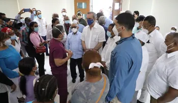 Presidente Abinader en Hospital de Pedernales: "Voy a mandar ventiladores para acá" 
