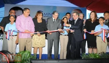 Presidente Medina entrega 90 aulas en 4 provincias del Cibao