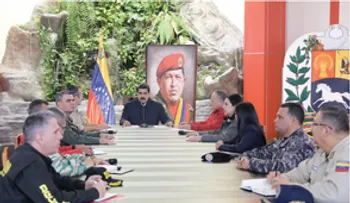 Maduro califica de "golpista" declaratoria del Congreso