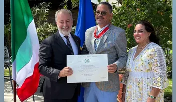 Italia condecora al empresario Arquímedes Cabrera