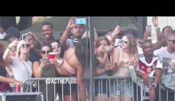 Malia Obama y su eufórico baile en festival de música Lollapalooza