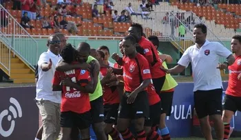 El Cibao FC no cede en la cima