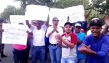 Moradores de Los Arroces demandan arreglo de sus calles
