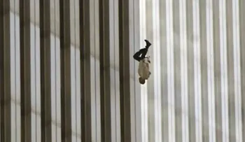 La historia oculta tras la icónica foto del hombre que cae el 11-S