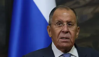 Lavrov asegura que Rusia continuará los ataques mientras negocia la paz con Ucrania