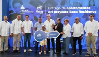 Abinader entrega 72 apartamentos en Boca Chica y transforma vida decenas de familias